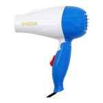 سشوار مسافرتی نوا NV-1290 تاشو رنگ آبی و سفید روی جعبه بسته‌بندی با کابل دوشاخه استاندارد