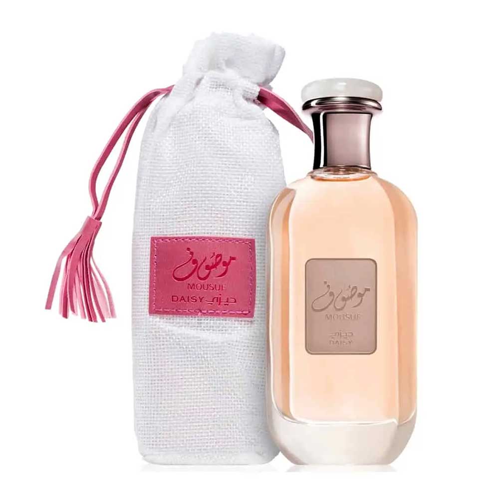 بطری عطر موصوف دیزی زنانه ارض الزعفران به همراه کاور پارچه‌ای با بند صورتی