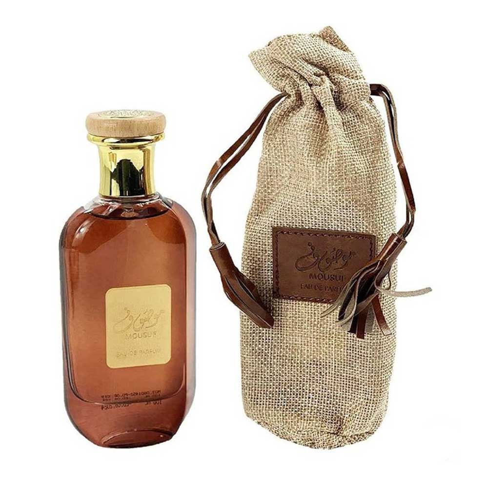 بطری عطر موصوف قهوه ای ارض الزعفران به همراه کاور پارچه‌ای محافظ